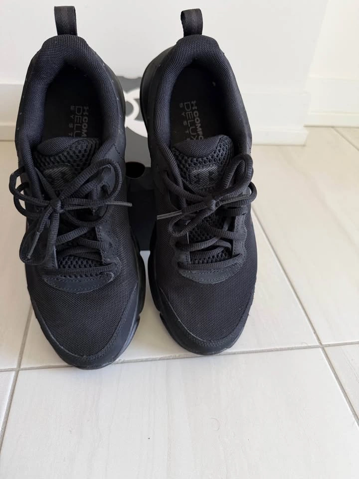 Under Armour Charged Assert 10 All-Black Running Shoes - Size 9 - photo 4