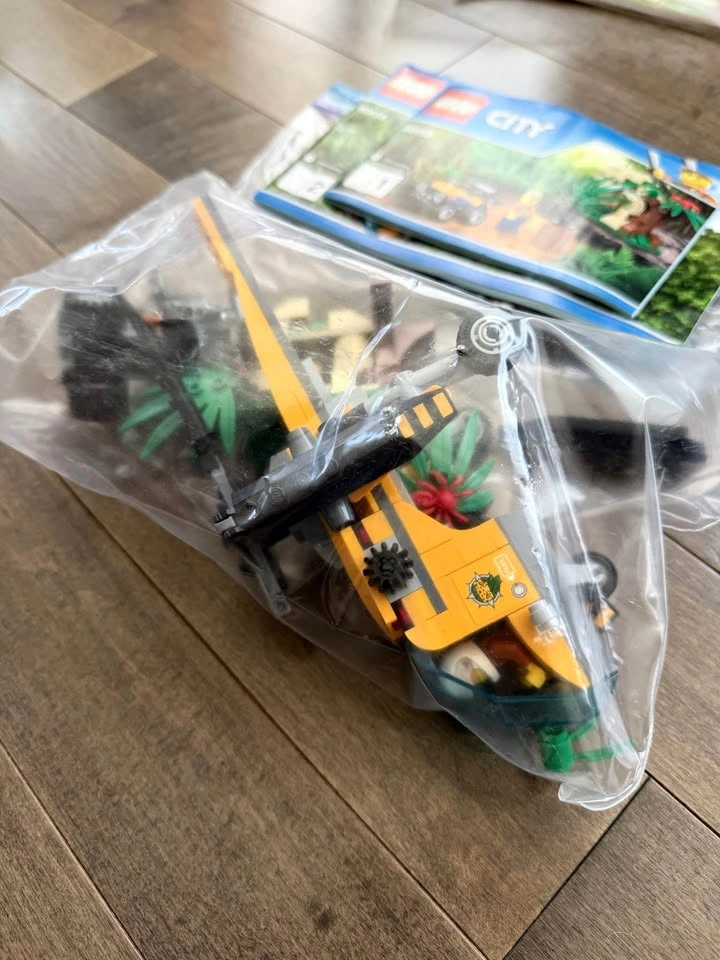 LEGO City Jungle Cargo Helicopter & ATV (Set 60158) - photo 2