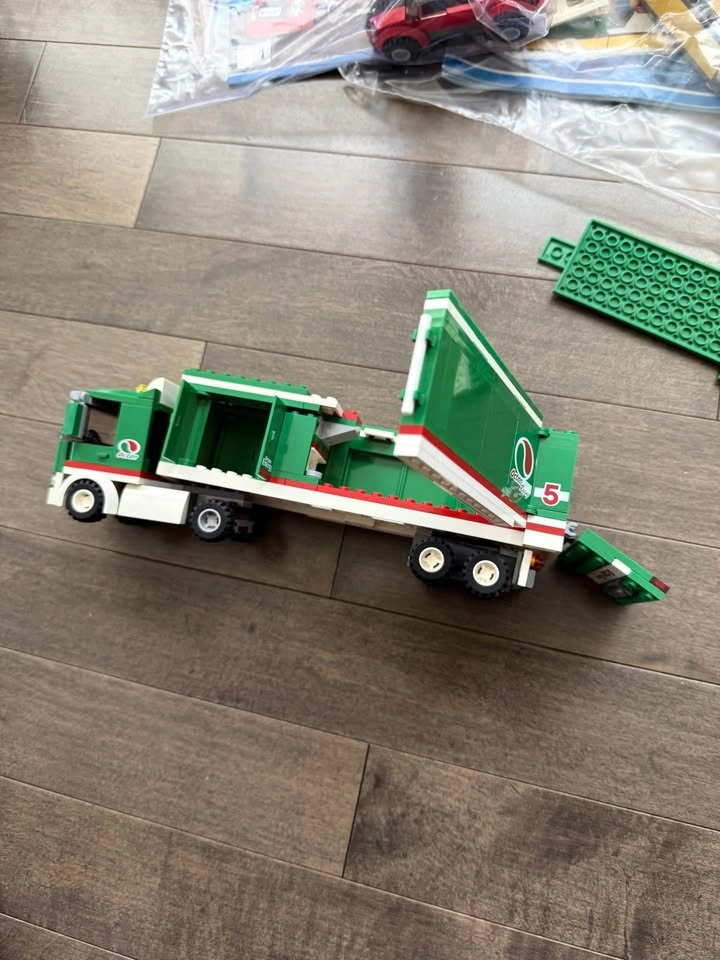 LEGO City Octan Grand Prix Truck (Set 60025) - photo 2