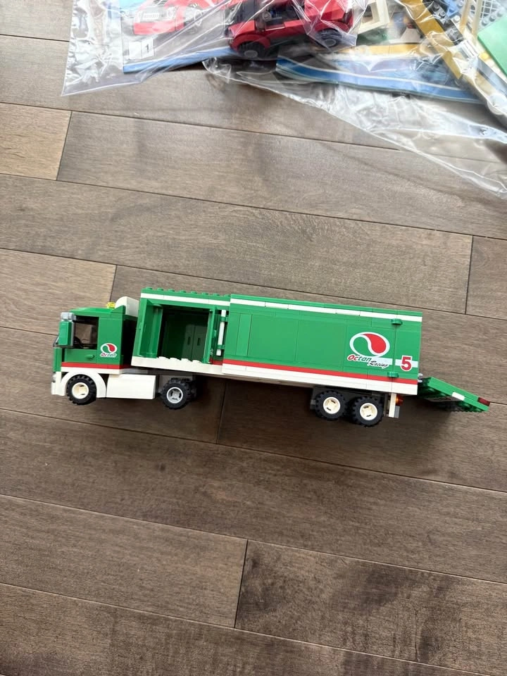 LEGO City Octan Grand Prix Truck (Set 60025) - photo 3