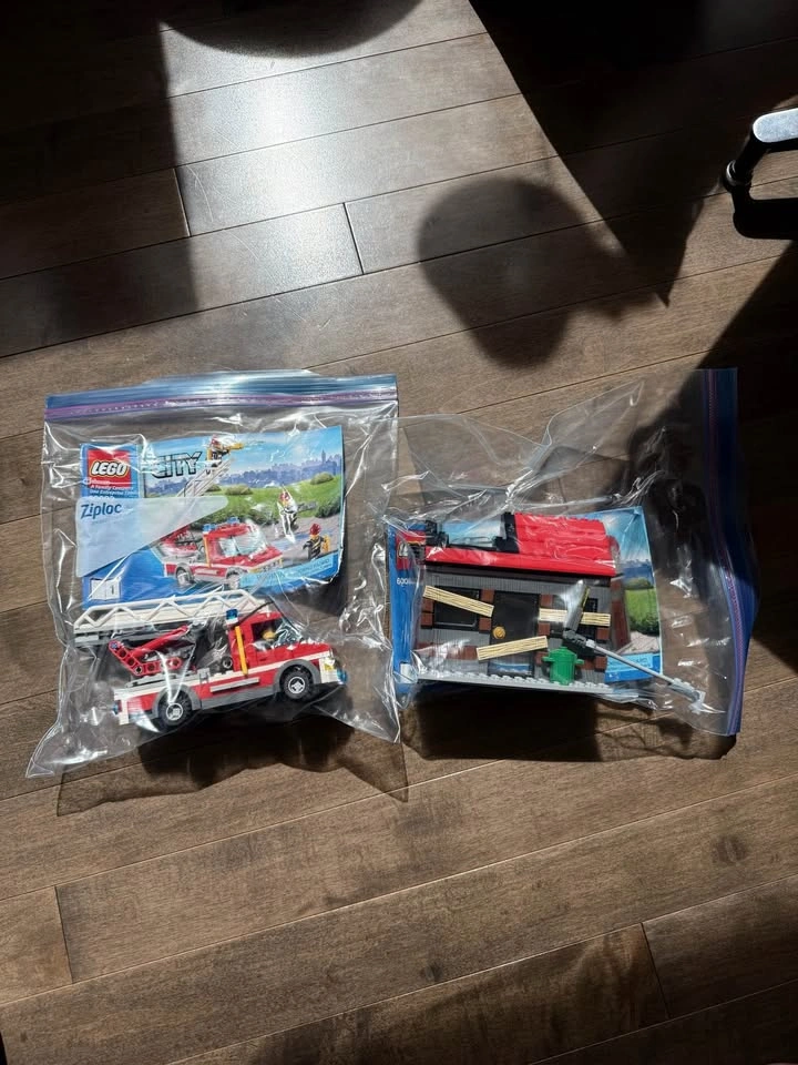 LEGO City Fire Truck and Building (Set 60003) - photo 2
