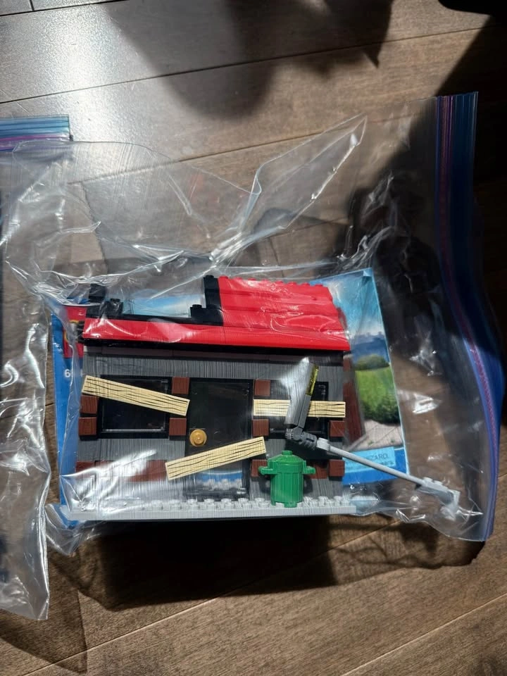 LEGO City Fire Truck and Building (Set 60003) - photo 3