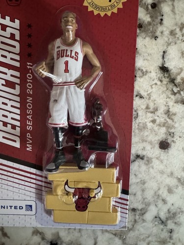 Derrick Rose 2010-11 MVP Chicago Bulls Action Figure - photo 2