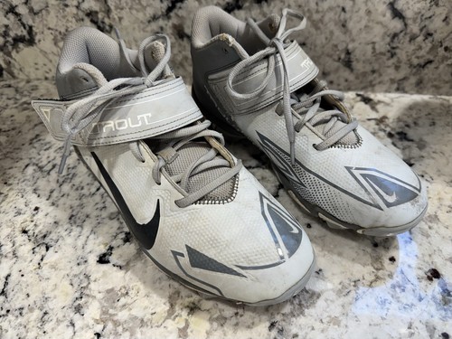 Boys Nike Cleats Size 7