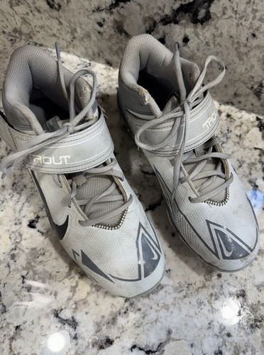 Boys Nike Cleats Size 7 - photo 2