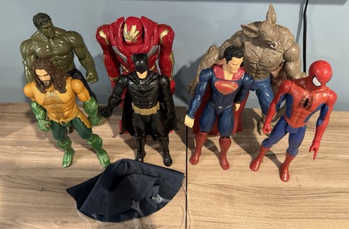 Superhero And Villain Figures - photo 2