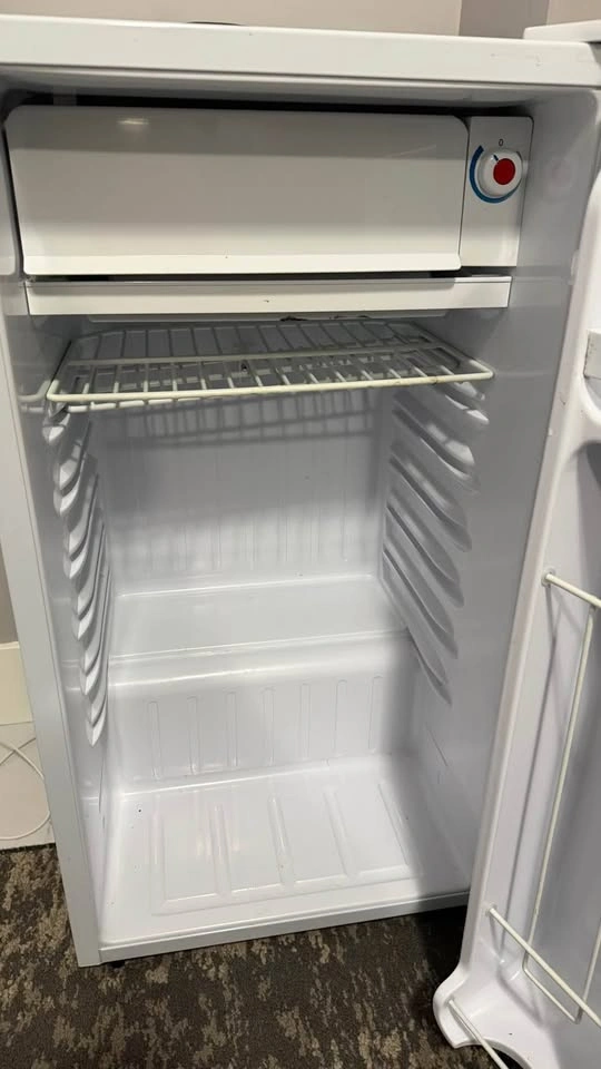 Mini Fridge / Freezer for Sale – Clean & Barely Used - photo 2