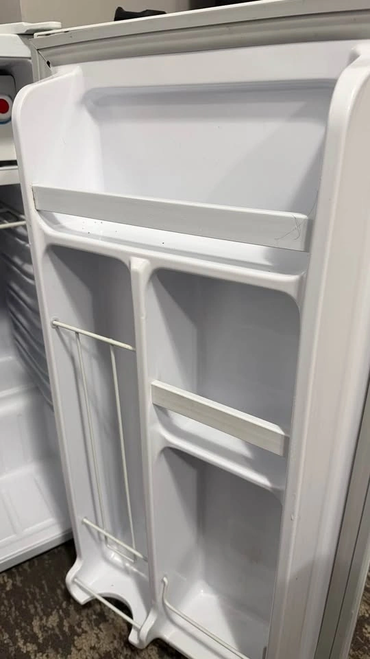 Mini Fridge / Freezer for Sale – Clean & Barely Used - photo 3
