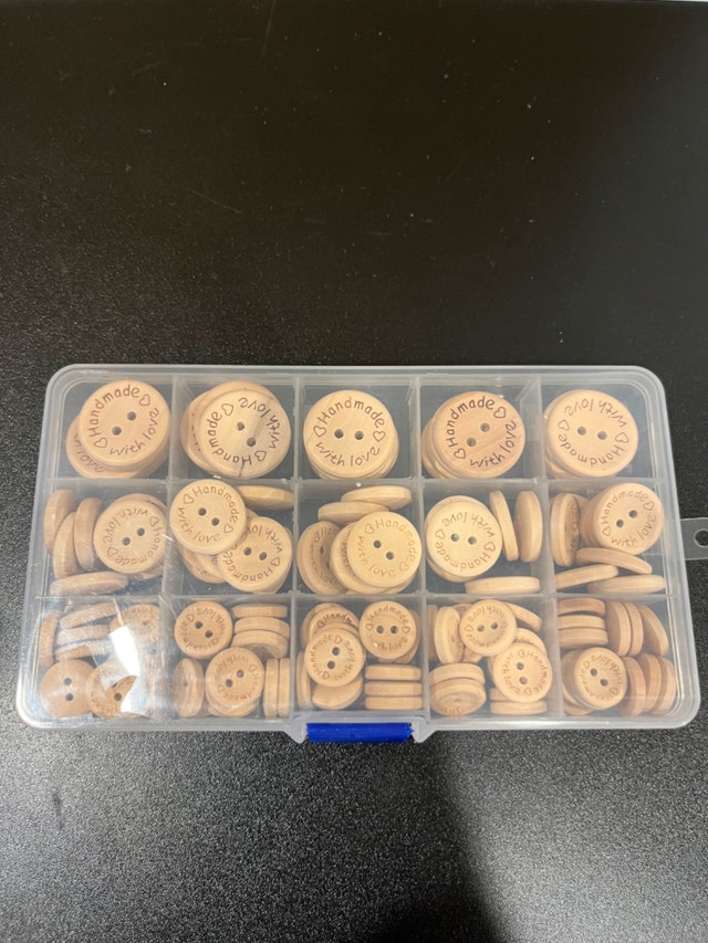 Wooden Buttons, Over 100 Buttons - photo 2
