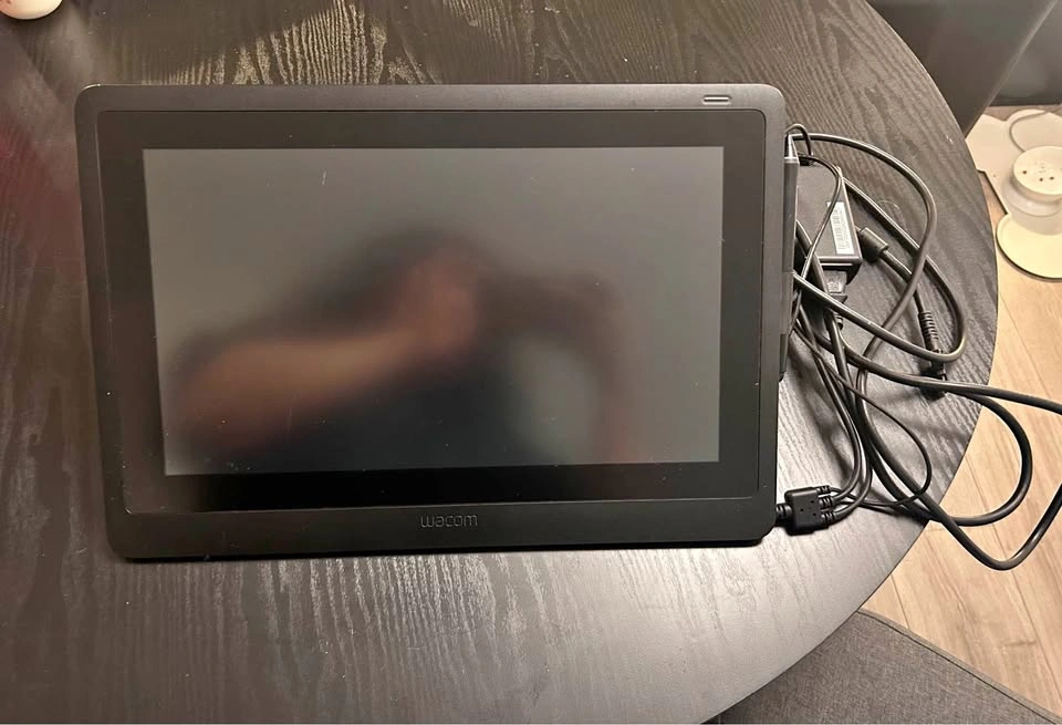 Wacom Cintiq 16 DTK-1660 Drawing Tablet + Adjustable Stand