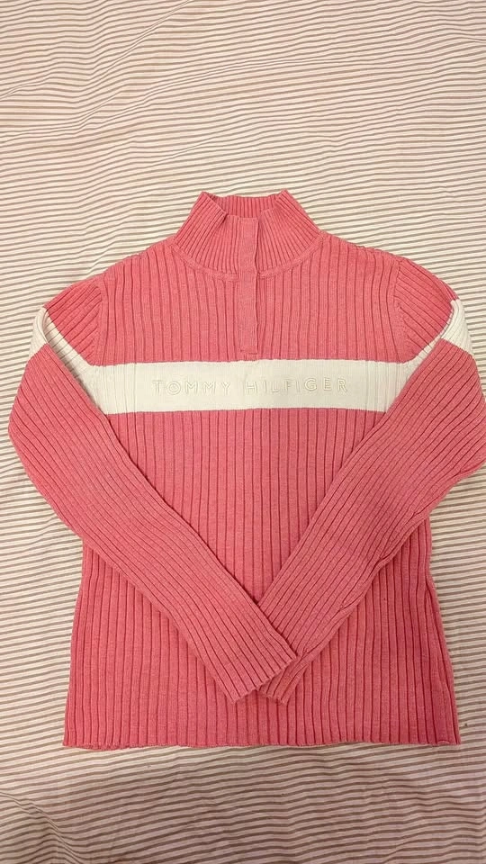 Vintage Y2K Pink Tommy Hilfiger Sweater