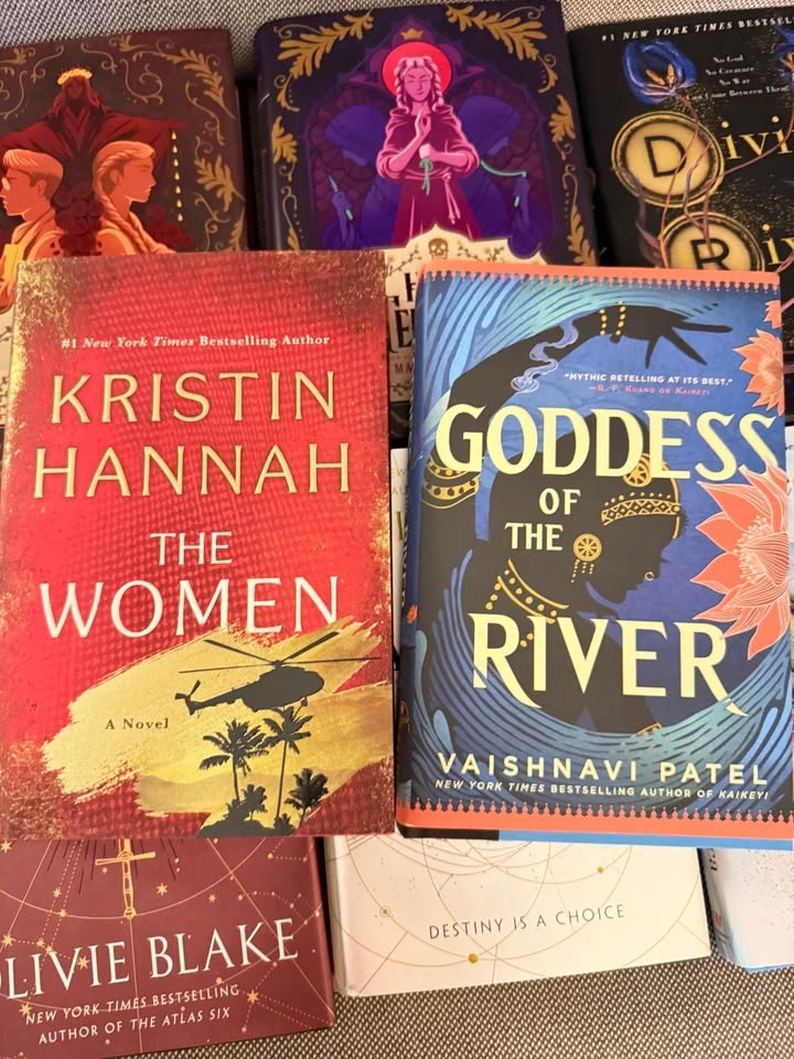 $10 ~ Fantasy, Romantic Fantasy, Romantasy hardcover books - photo 5