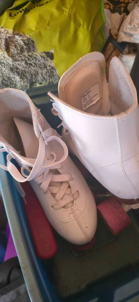 White Children's Roller Skates Size 3 - photo 2