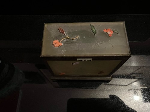Antique Jade Box with Red Coral, Dark Green Jade, and Gilt - photo 3