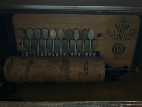 1889 Antique Working Concert Roller Organ Hand Crank w/ 6 Cobs - photo 5