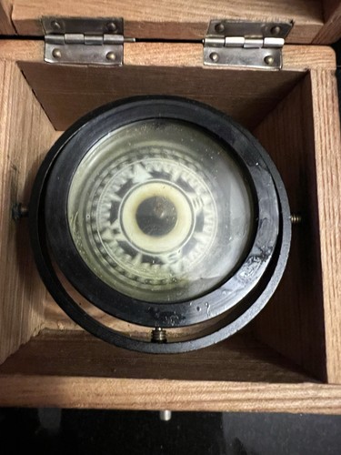VINTAGE Model No.717 Small Boat COMPASS IN WOOD CASE