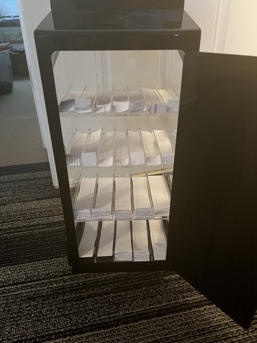 Locking 3-Sided Jewelry/Accessory Display Case 22" Tall - photo 5