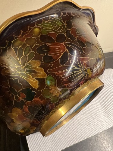 Vintage Chinese Cloisonné Bowl with Scalloped Edge - photo 3