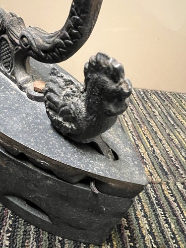 Antique Cast Iron Coal Iron with Wooden Handle & Rooster - photo 5