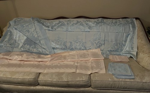 Lovely Vintage ROSE & BLUE Floral Tablecloth w/ Napkins UNUSED