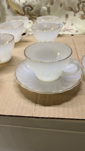 Vtg Anchor Hocking 9 Cups Saucers + Fire King Cream & Sugar - photo 2
