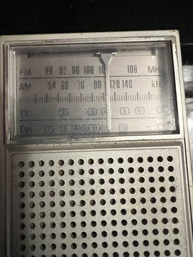 Vintage working Realistic AM FM Radio - photo 2