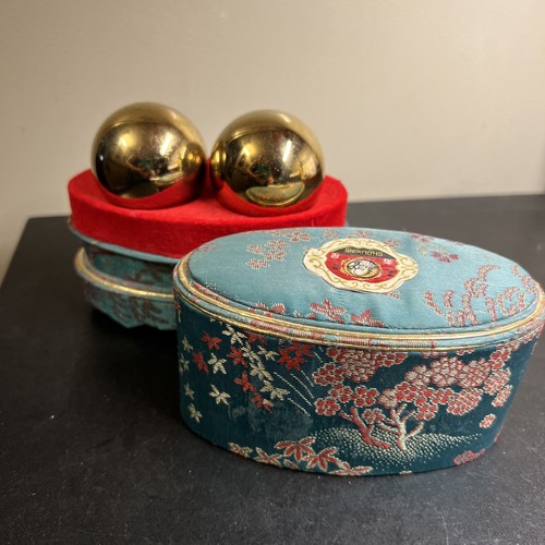 Vintage Shouxing Metal Gold Tone Balls In Brocade Case