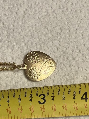 Vtg Double sided Flower Debossed Gumball Machine Prize Bracelet - photo 2