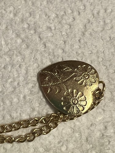 Vtg Double sided Flower Debossed Gumball Machine Prize Bracelet - photo 3