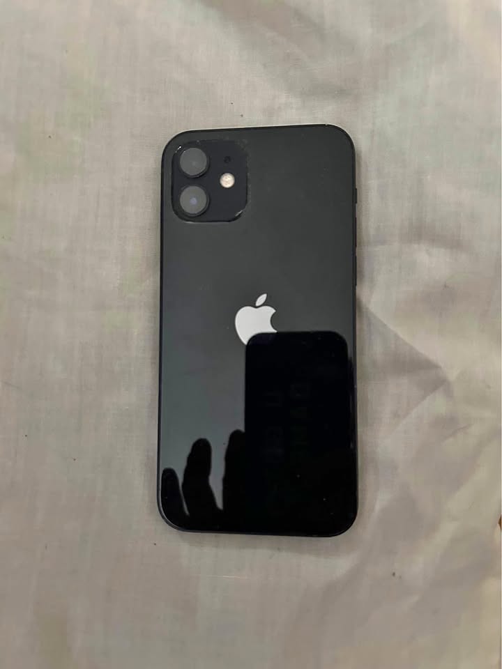 iPhone 12 64 GB with accessories
