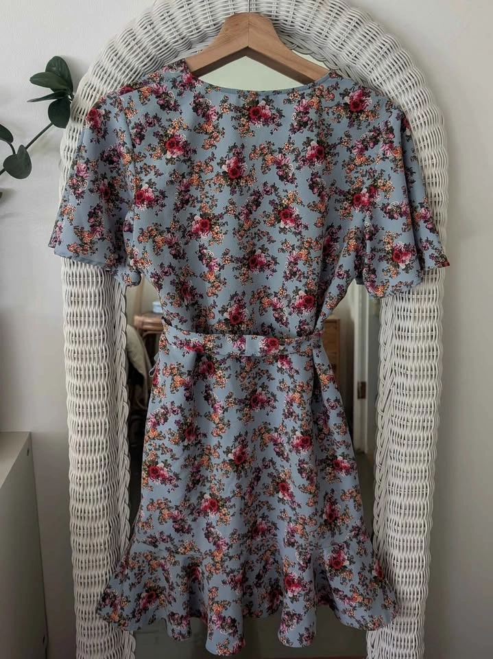 Topshop Petite Floral Wrap Dress Size US 6 - photo 5