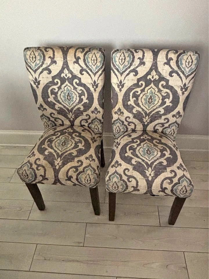 7 Dining room chairs