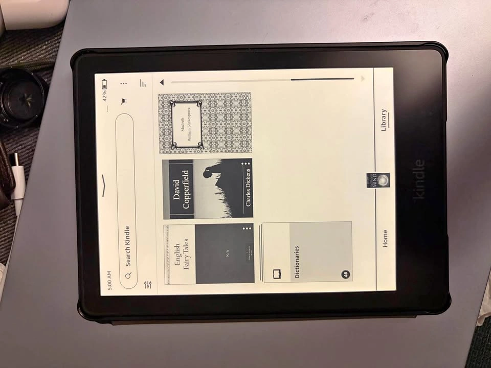 Kindle Paperwhite 12th Gen + Magnetic Cover Case