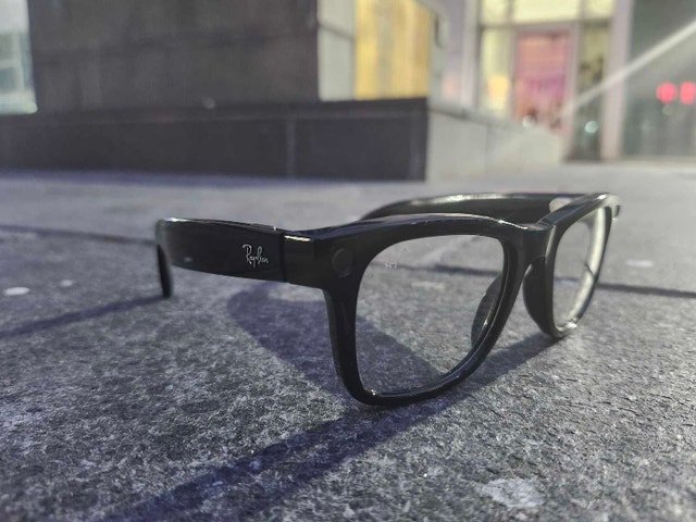 Ray-Ban Meta 2nd Gen. Smart Glasses w/ Transitional Lenses