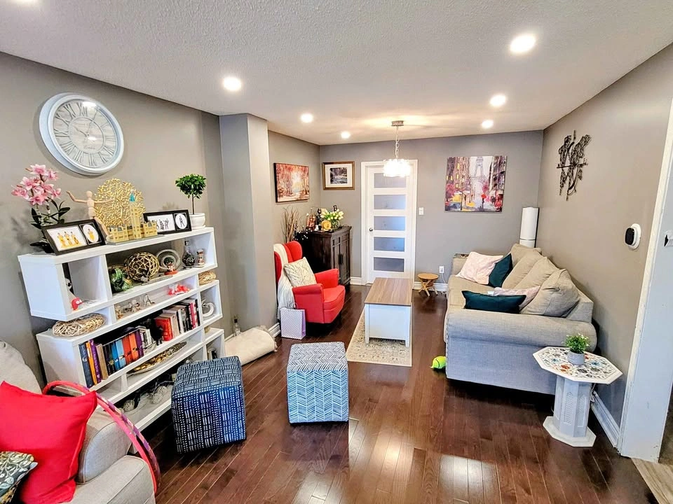 4 Beds 2.5 Baths - House