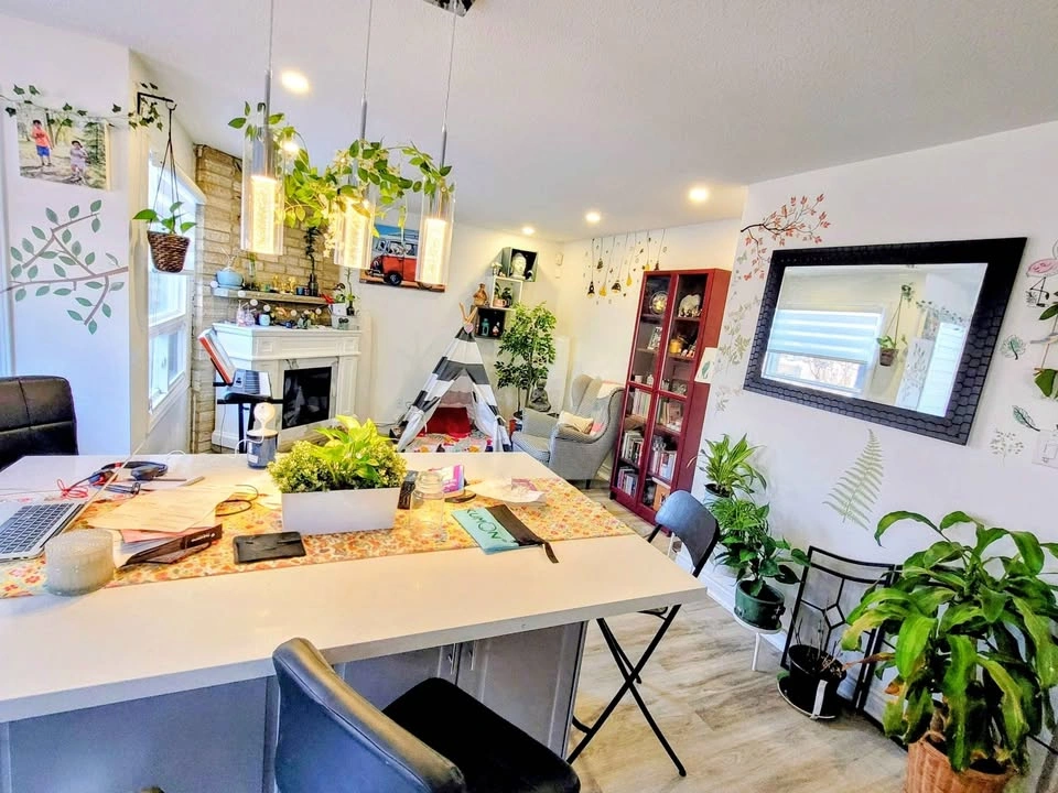 4 Beds 2.5 Baths - House - photo 4