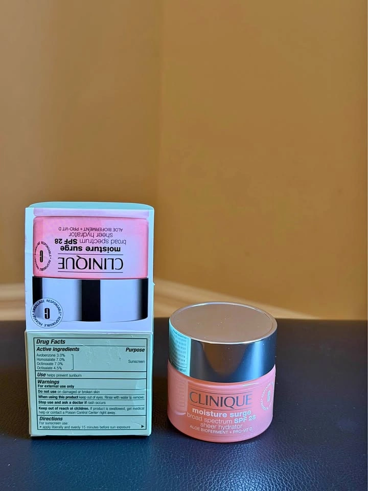 CLINIQUE Moisture Surge Broad Spectrum SPF 28 Hydrator