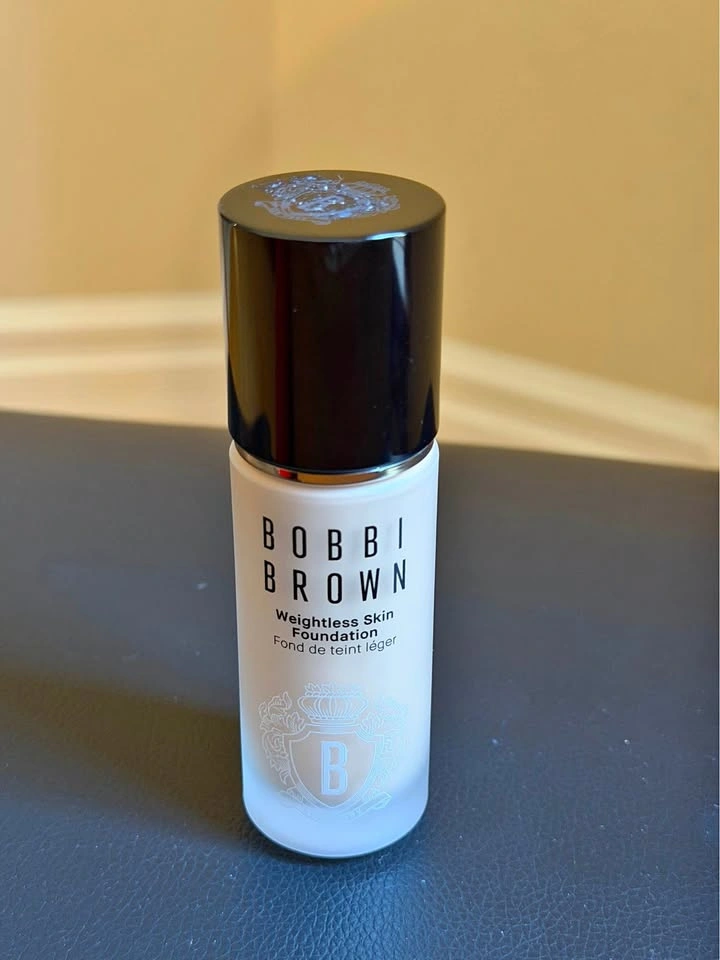 NEW Bobbi Brown weightless foundation