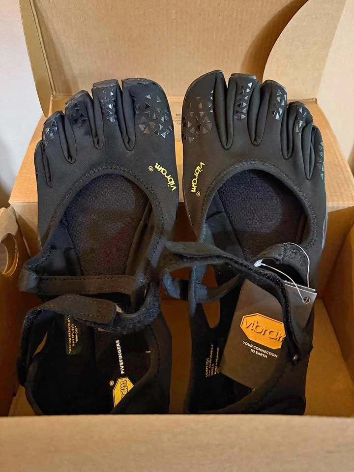 Vibram V Soul five finger shoes - size 40