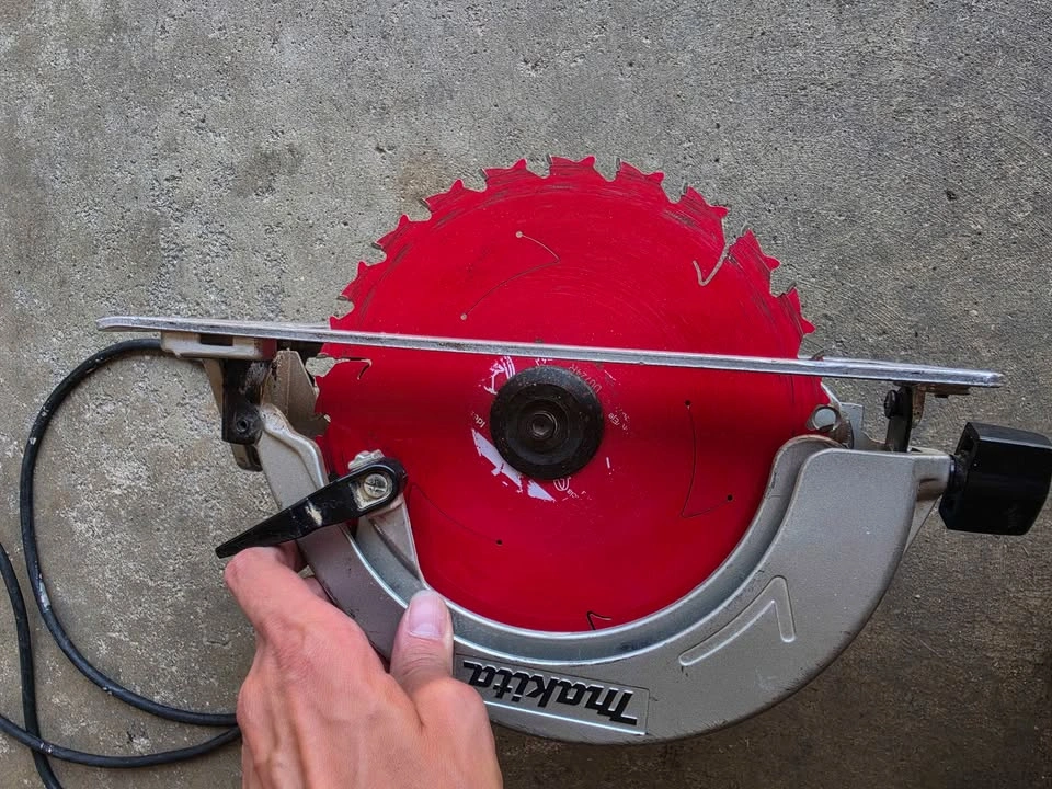Makita 5740NB 7-1/4 inch circular saw - photo 3