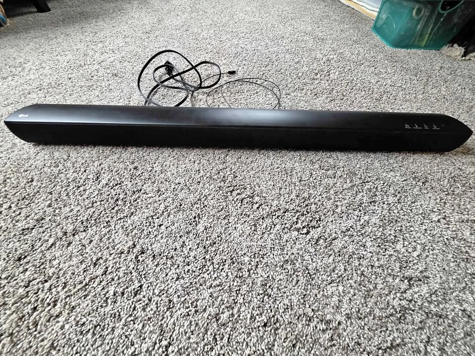 LG SH2 soundbar and subwoofer