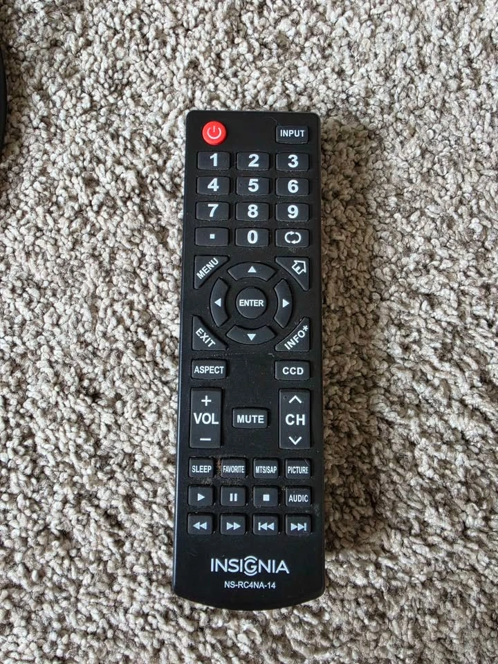 Insignia 32" LED TV - photo 5