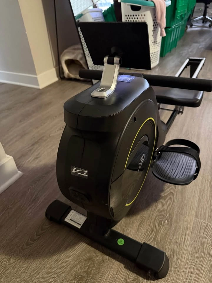 Rowing machine - easy upright storage - photo 3