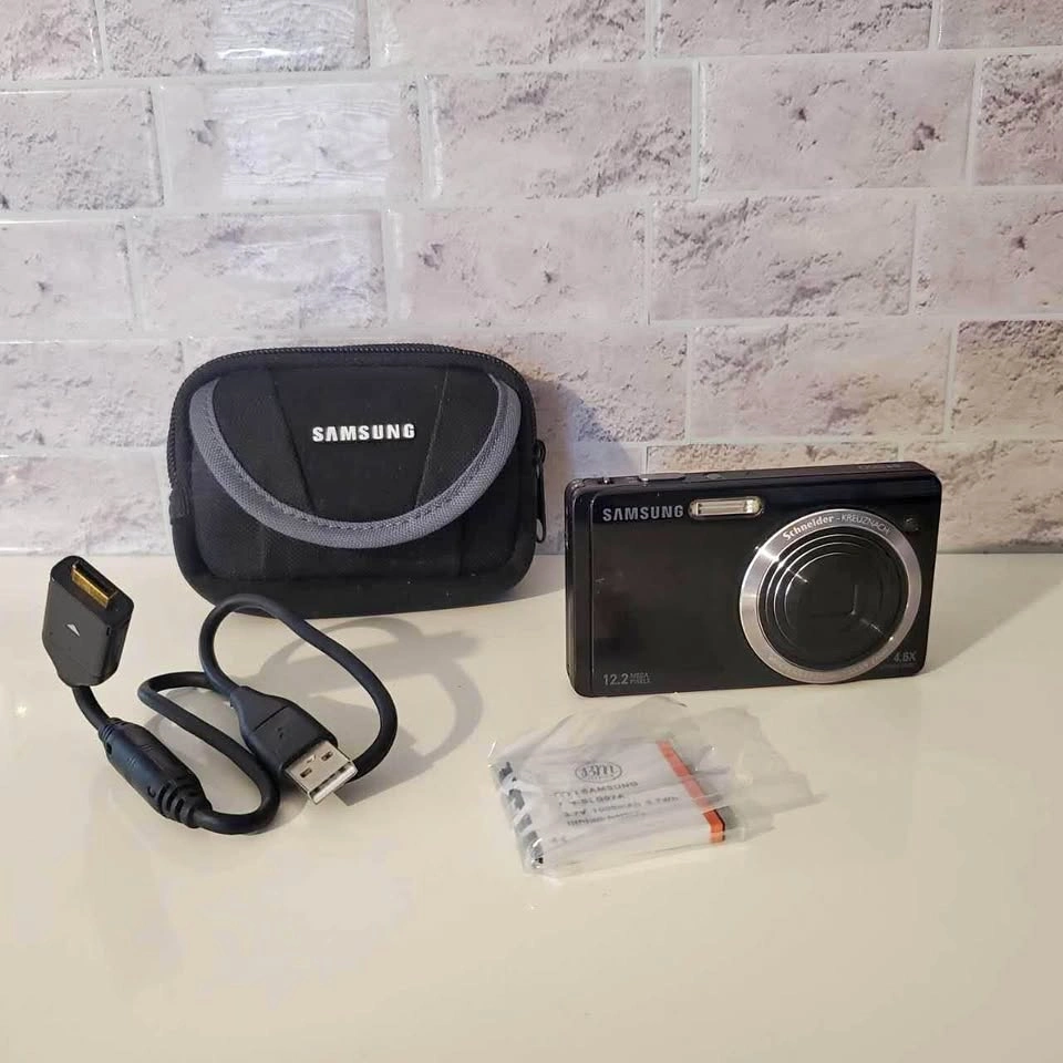 Samsung ST550 Digital Camera with a Front Selfie Display