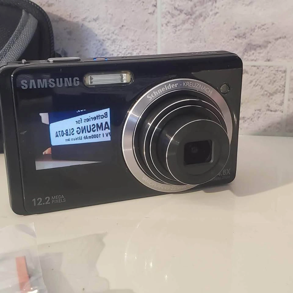 Samsung ST550 Digital Camera with a Front Selfie Display - photo 2