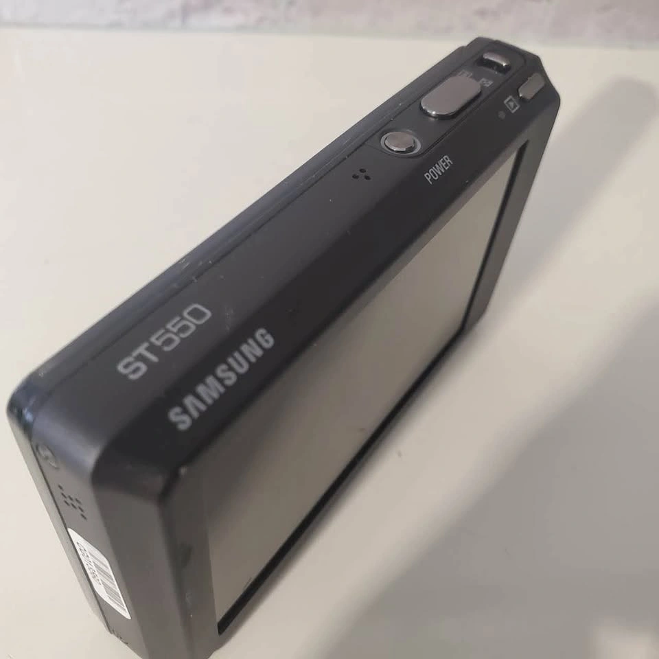 Samsung ST550 Digital Camera with a Front Selfie Display - photo 3