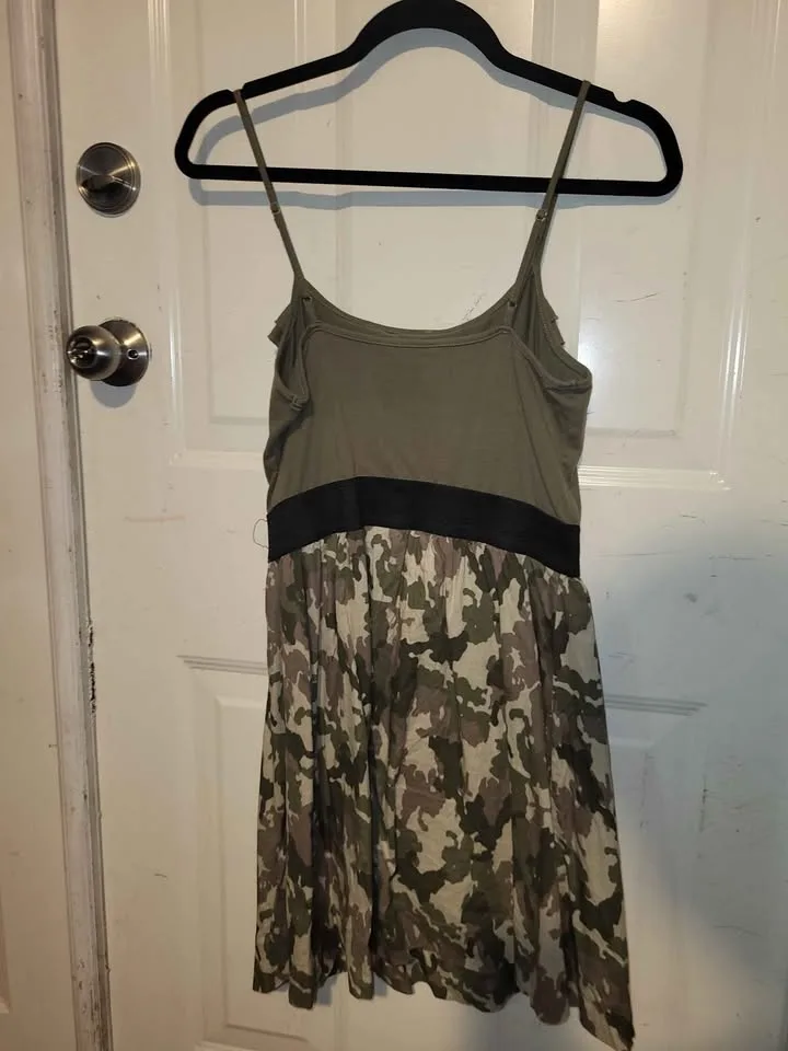 Size small ladies/teen dress image indicator(2)