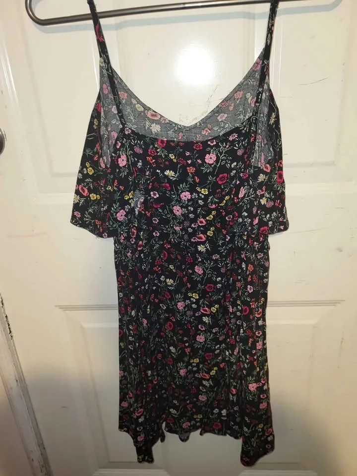 Size small ladies/teen dress image indicator(2)