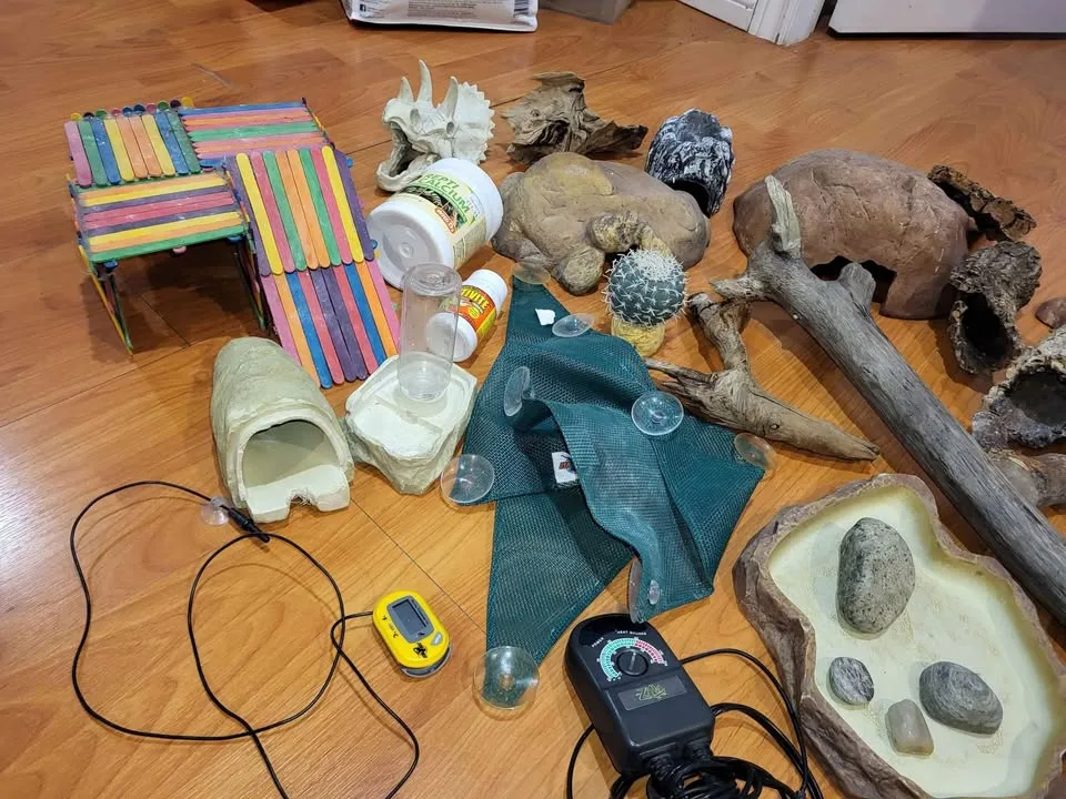 Used reptile supplies image indicator(3)