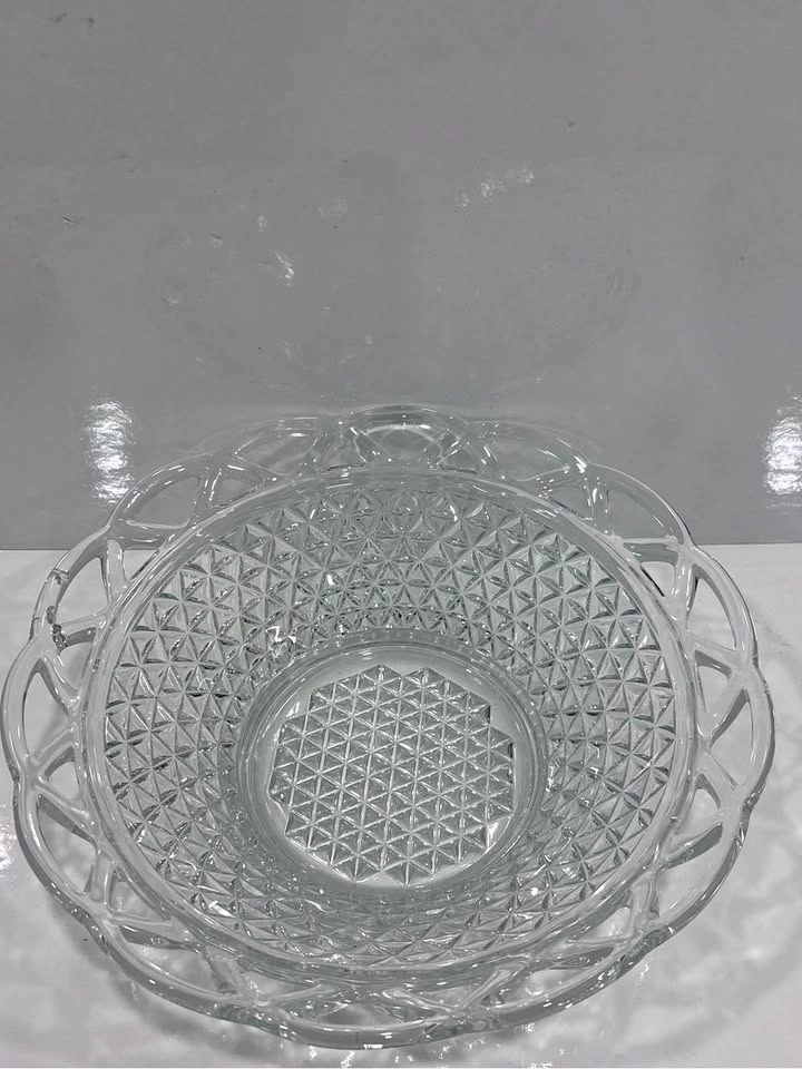 Vintage clear pressed glass serving bowl open lace rim diamond p